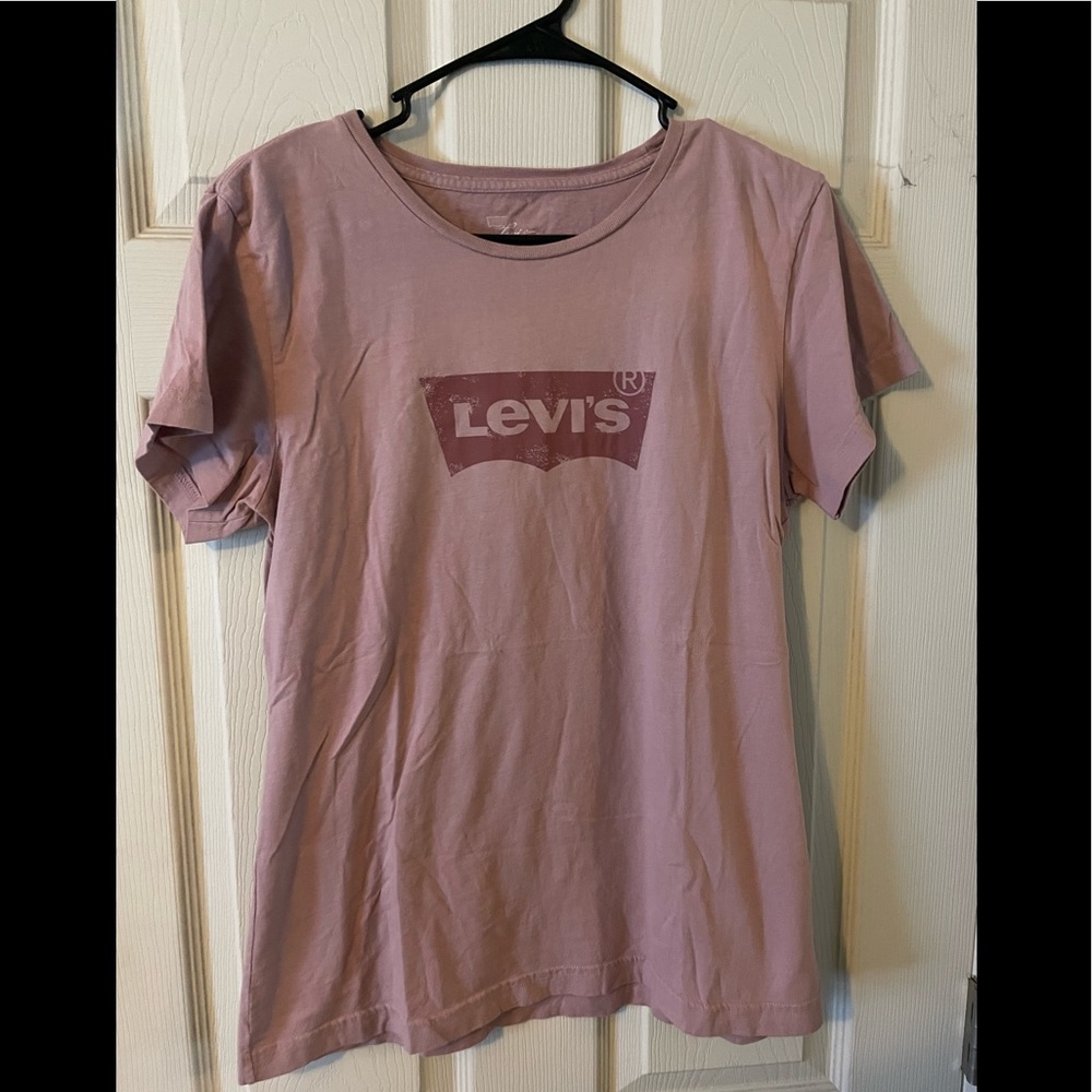 Levi’s tee